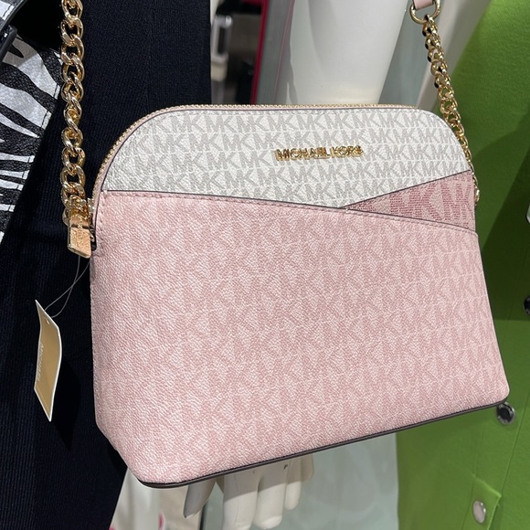 Michael Kors Jet Set Travel Md Color-Block Signature Logo Crossbody
Powder Blush - Picture 10 of 16